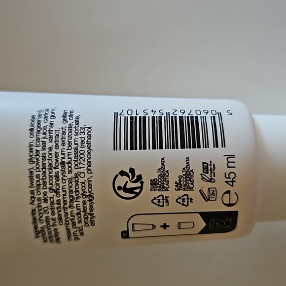 NWT Flanerie Water Lily PHA pore refining exfoliator, 45ml/1.52 fl oz - Picture 5 of 8